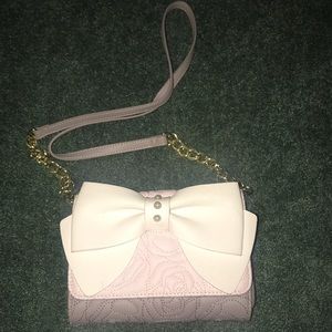 Betsy Johnson wallet Chained bag